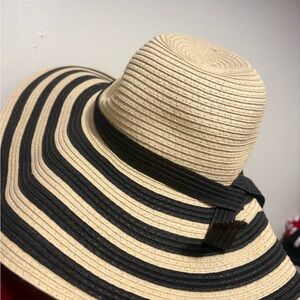 Elegant Black and Tan Women's Sun Hat